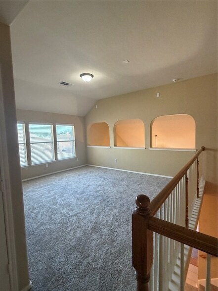 Building Photo - 11490 La Grange Dr