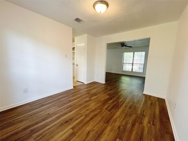 Building Photo - 616 Valley Spring Dr