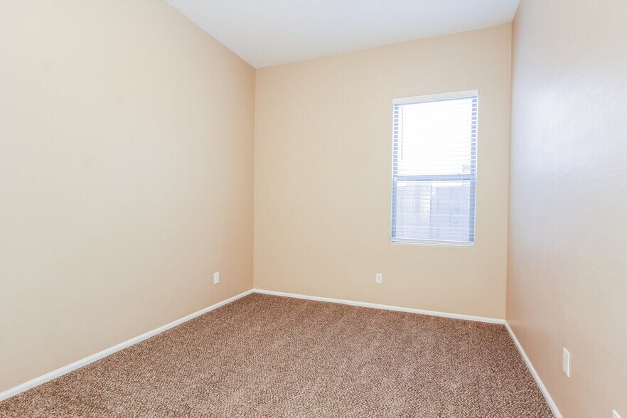 Building Photo - 5037 W Nancy Ln