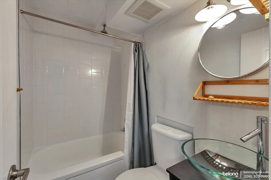 Building Photo - 752 Bellevue Ave E