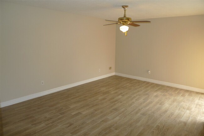 Building Photo - 14223 Whitecross Dr