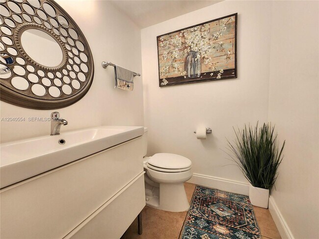 Building Photo - 2030 S Ocean Dr