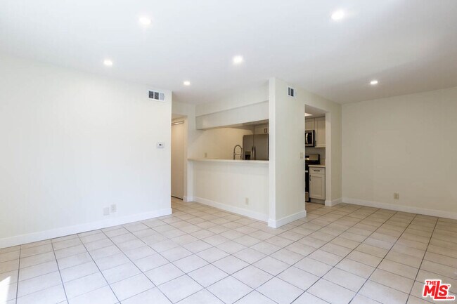 Building Photo - 2345 Highbury Ave