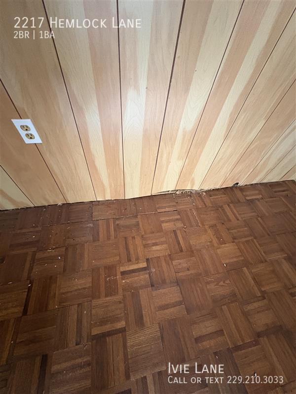 Building Photo - 2217 Hemlock Ln