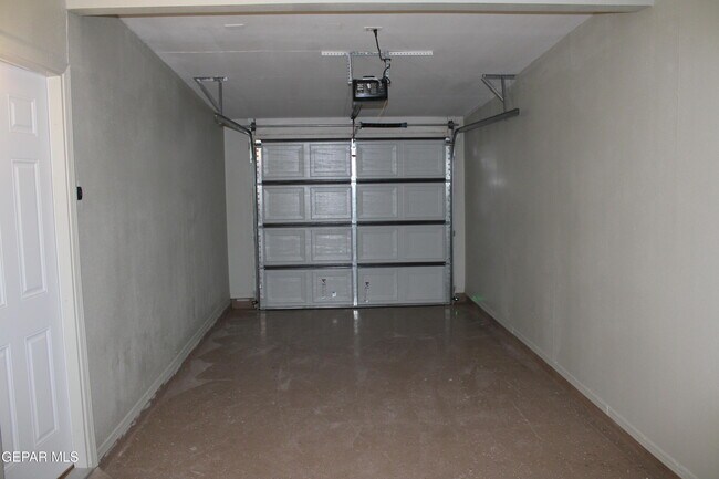 Building Photo - 10465 Omega Cir