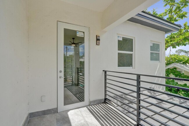 Building Photo - 1213 W Las Olas Blvd