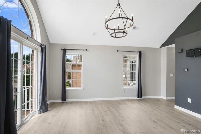 Building Photo - 606 Olde English Cir