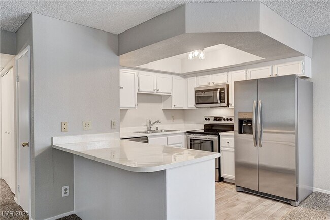 Building Photo - 2713 Otter Creek Ct