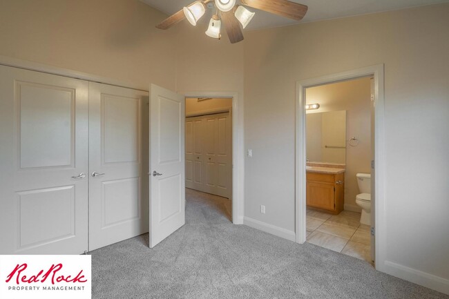 Building Photo - Pet Friendly 2 Bedroom 2 Bathroom Condo.