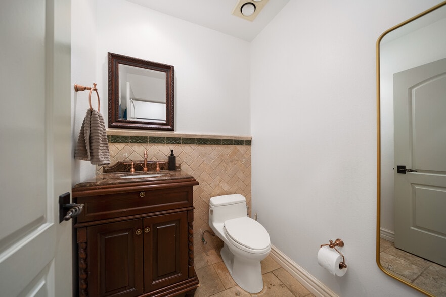 Powder Room - 10913 Whipple St