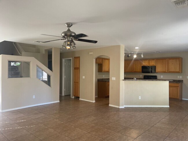 Building Photo - San Tan Valley, 4 bed, 3 bath, huge loft, 2300 sqft