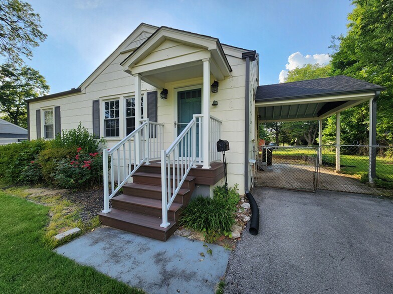 Welcome home! - 8011 Greenway Dr