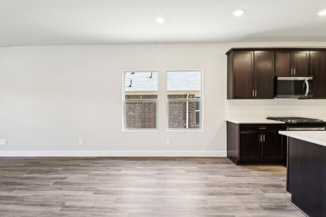 Building Photo - 2113 Gustavus Dr