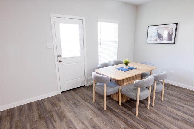 Building Photo - 211 Brazen Forest Trl
