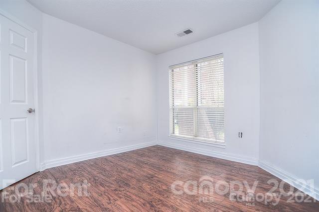 Building Photo - 2500 Cranbrook Ln