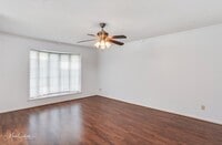 Building Photo - 2201 Hickory Ridge Dr