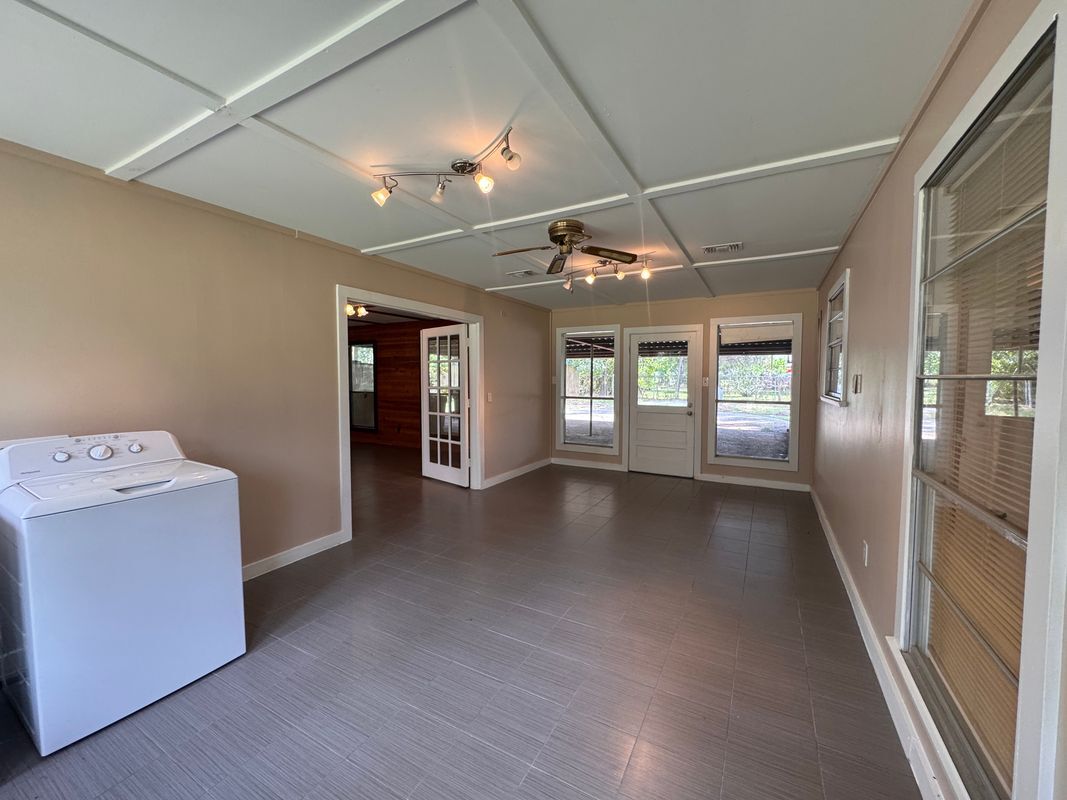 Building Photo - 15331 Lake Lamond Rd