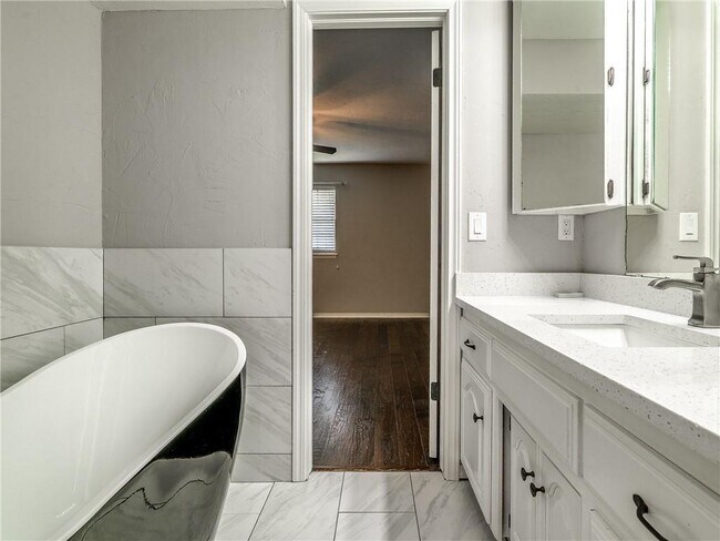 Building Photo - 3413 Choctaw Dr