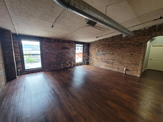 Building Photo - 102 N 3rd St