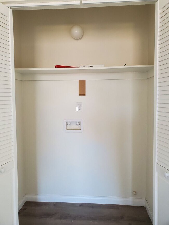 Building Photo - MULTI-FAMILY HOUSE