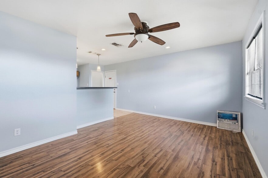 Building Photo - 1741 Pasadena Dr