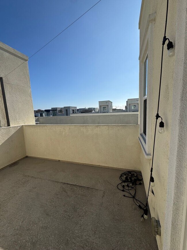 Building Photo - Modern Tri-Level Townhome Near Disneyland with Rooftop Patio