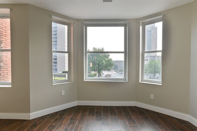 Building Photo - 1000 N 6th St