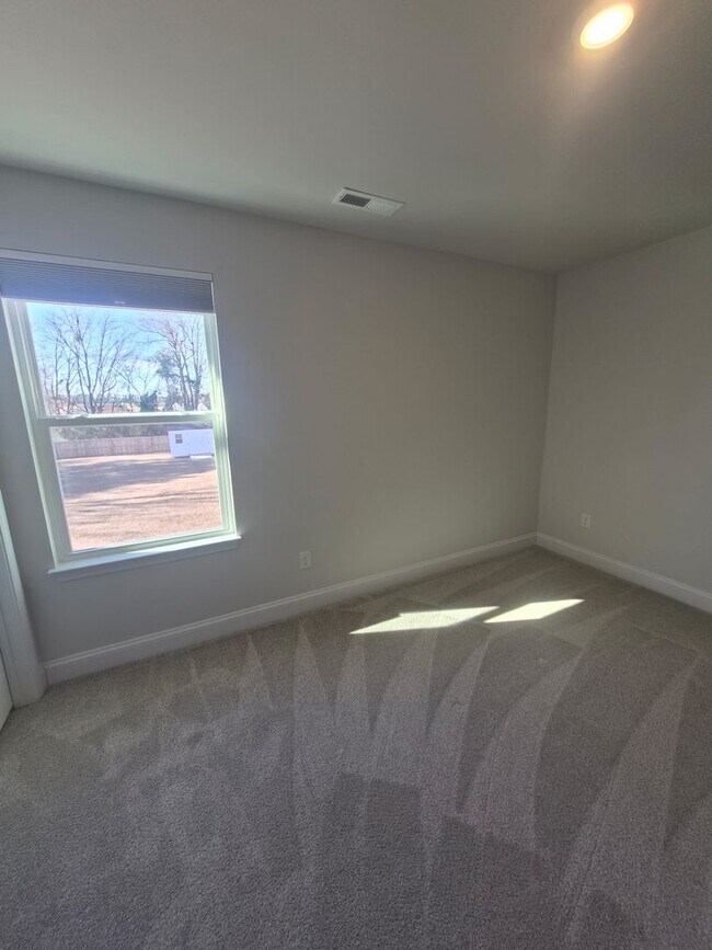 Building Photo - 301 Harvest Mdw Xing