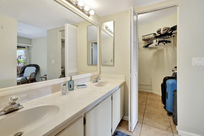 Building Photo - 12621 Westhampton Cir