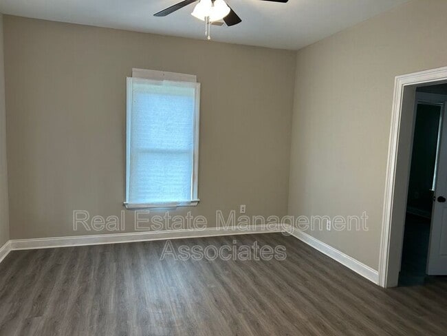 Building Photo - 206 W Tinsley St
