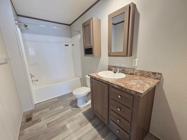 Building Photo - 299 Tamarack