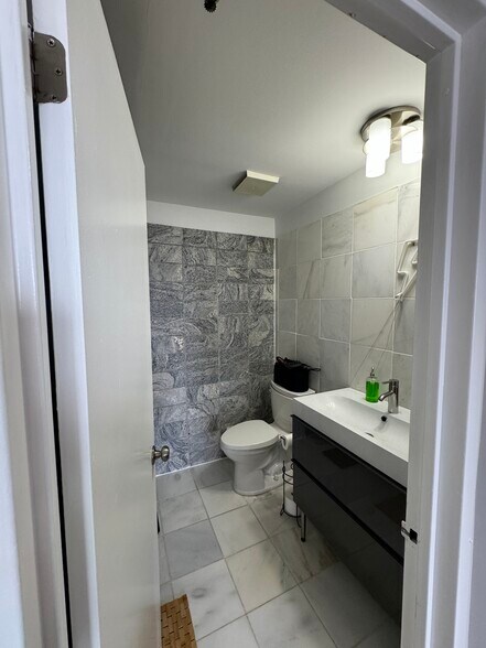 Building Photo - 382 Ocean Ave