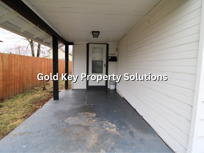 Building Photo - 3 BR 1 BA House with Back Deck and TWO Bonus Rooms! NO CATS (NO SECTION 8)