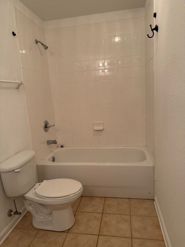 Building Photo - Beautiful Wexford Townhome!