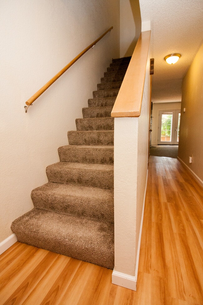 Building Photo - Mayfair 4plex