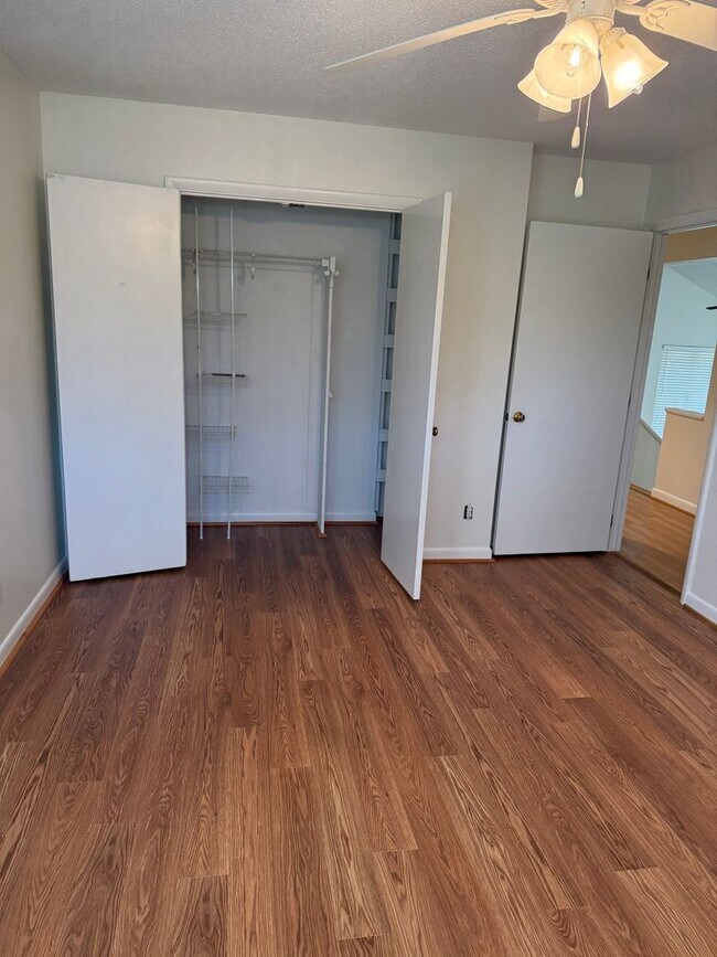 Building Photo - Adorable 2 Bedroom Off Alamance Church Road