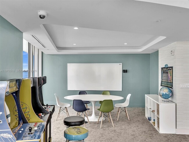 Building Photo - 488 NE 18th St