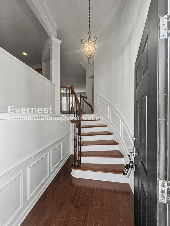 Building Photo - 8730 Macedonia Lake Dr