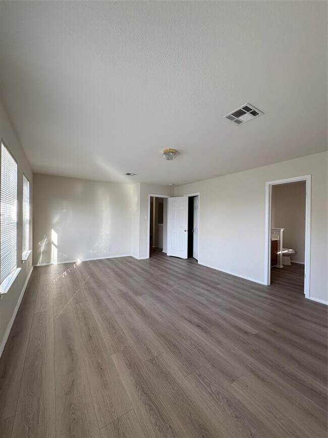 Building Photo - 14304 Sarah Ann Dr