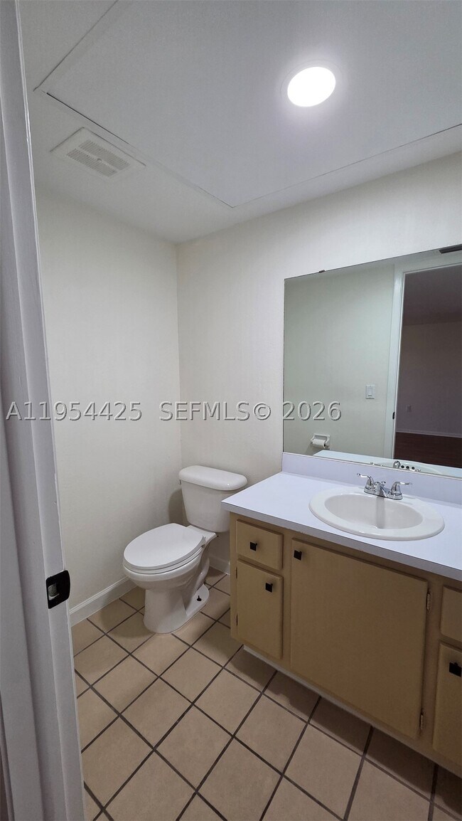 Building Photo - 180 Cypress E230
