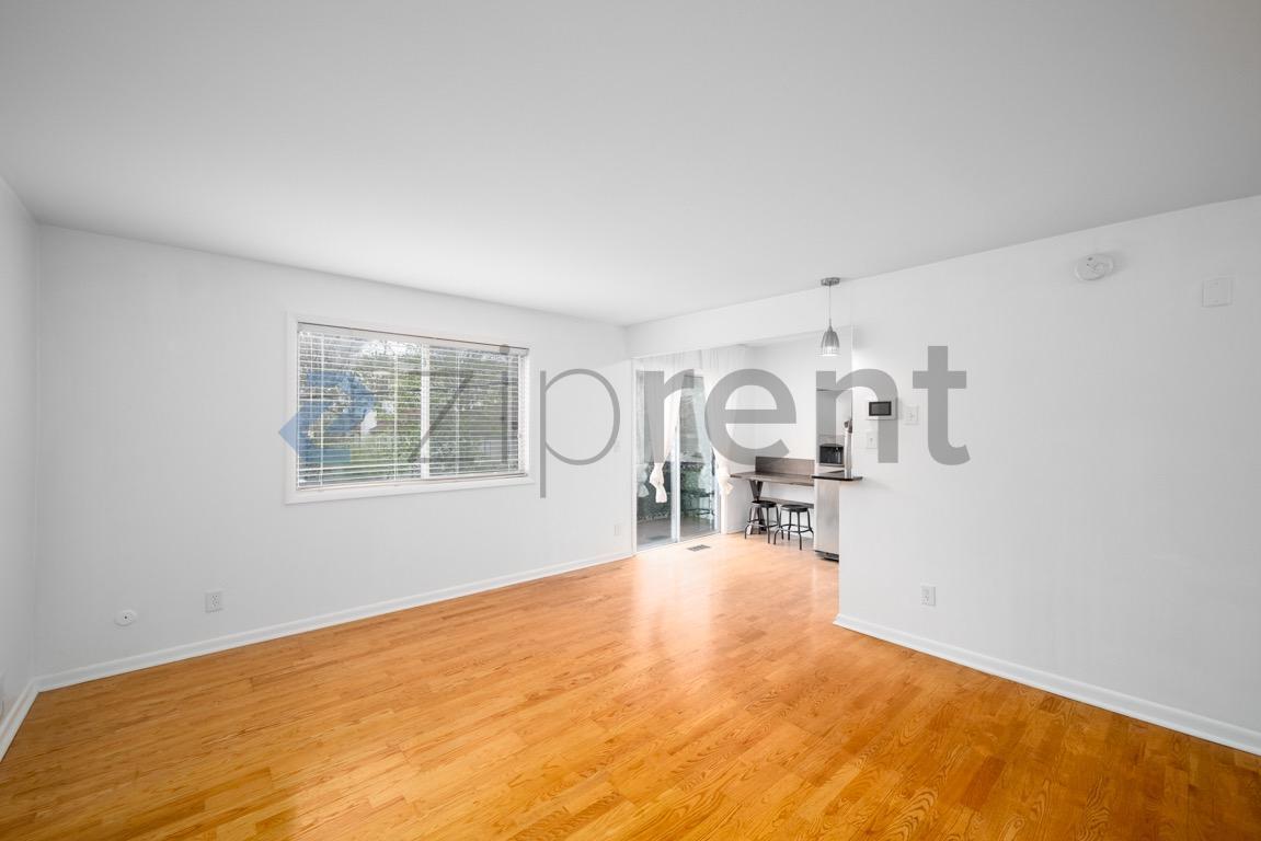 Building Photo - Unit 206