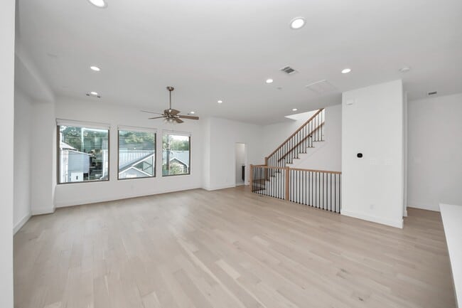 Building Photo - 615 Oakley St