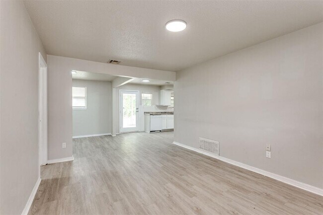 Building Photo - 2908 SW 62nd St