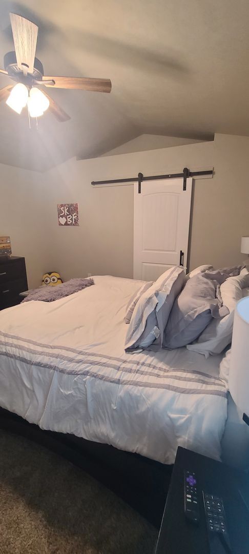 Building Photo - Beautiful 3BR/2BA home with large fenced-i...
