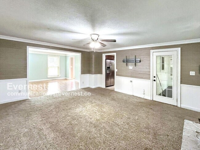 Building Photo - Beautiful 4 Bed & 2.5 Bath Home in Hixson ...