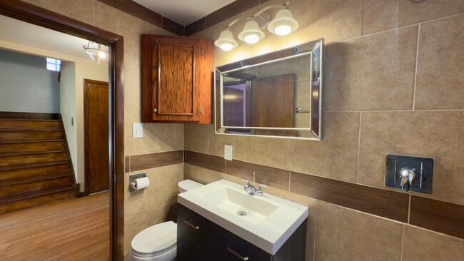 Building Photo - 7127 S Ridgeway Ave