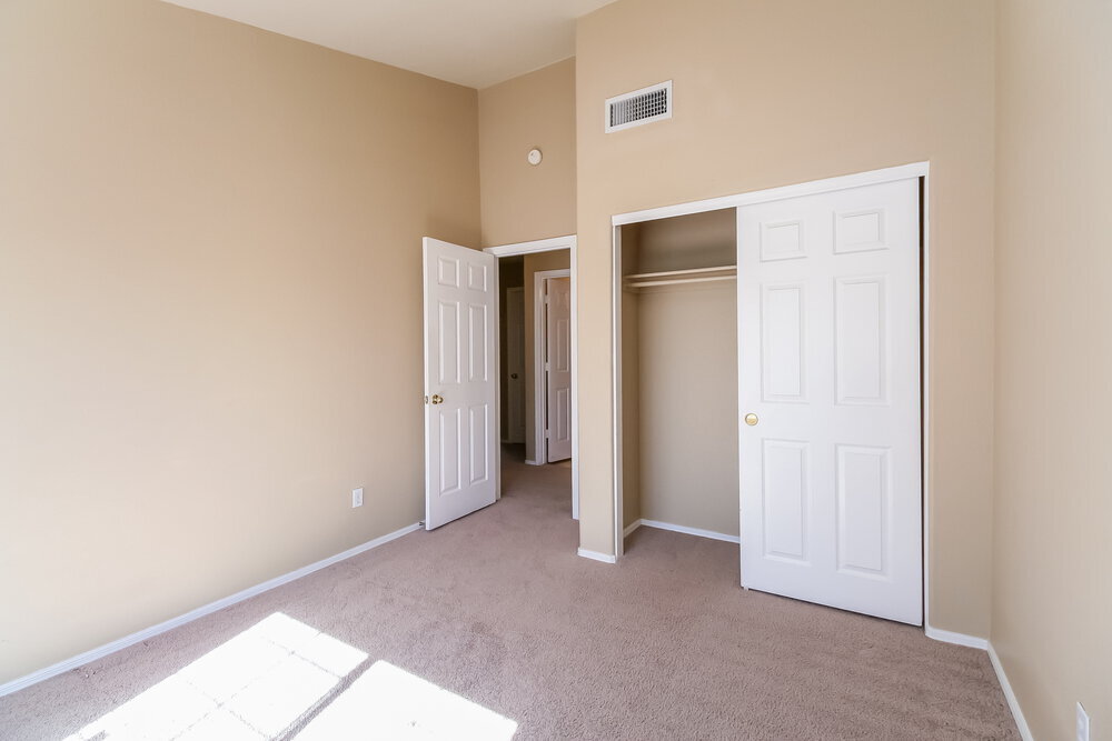 Building Photo - 1370 W Gary Dr