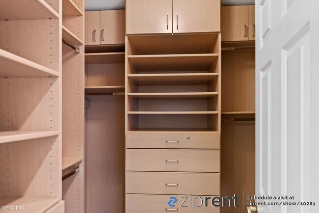 Building Photo - 4 br, 3 bath Townhome - 224 Meadowhaven Wa...