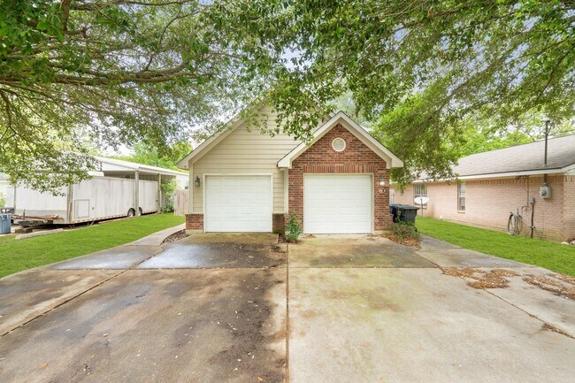 Building Photo - 406 Texas St