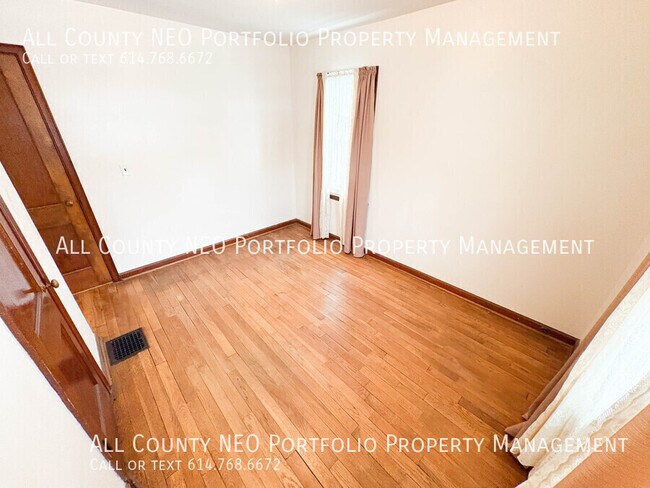 Building Photo - 1463 E Whittier St